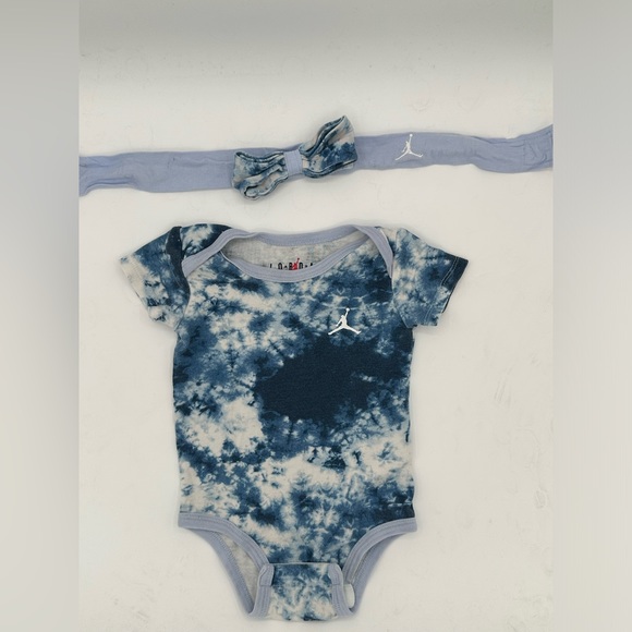 Short sleeved 12 month tie dye Nike onesie and head band set. - Picture 3 of 3